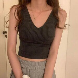 ANORA - V-Neck Plain Cropped Tank Top - Black